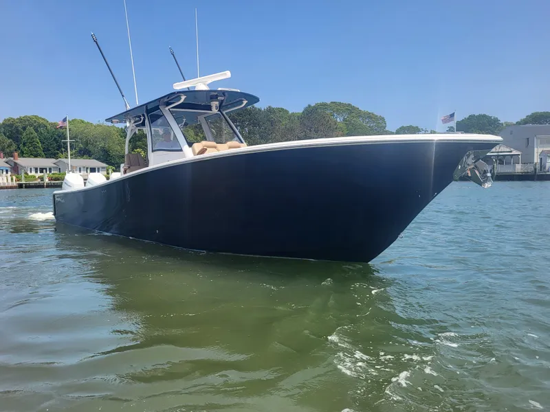 Slide: The Image of 2025 Front Runner 39 boat cruising on a sunny day in calm waters. - 11