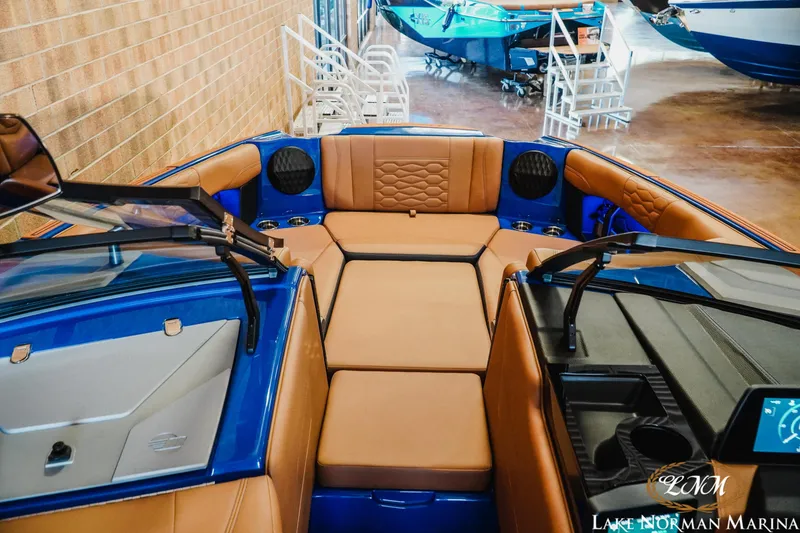 Slide: The Image of Malibu Wakesetter 24 MXZ 2025 - 13