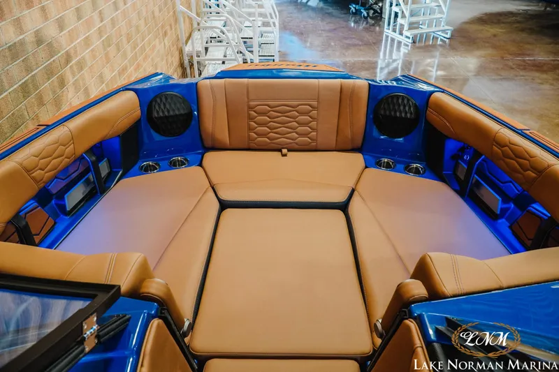 Slide: The Image of Malibu Wakesetter 24 MXZ 2025 - 14