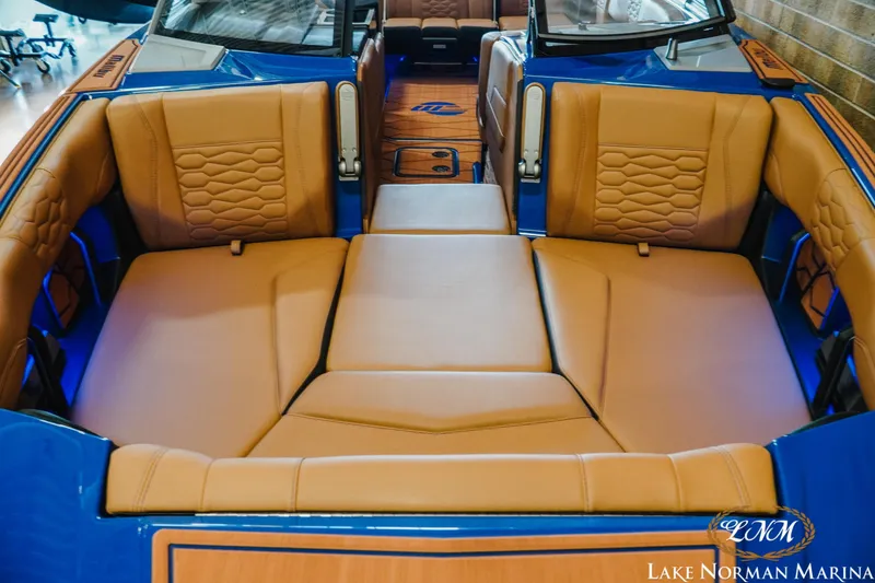 Slide: The Image of Malibu Wakesetter 24 MXZ 2025 - 16