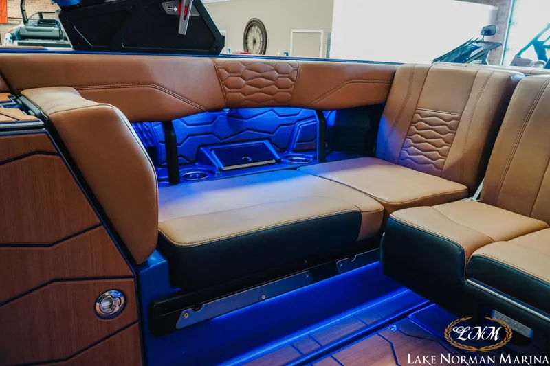 Slide: The Image of Malibu Wakesetter 24 MXZ 2025 - 20