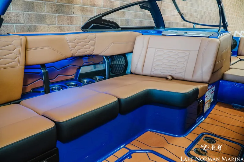 Slide: The Image of Malibu Wakesetter 24 MXZ 2025 - 21