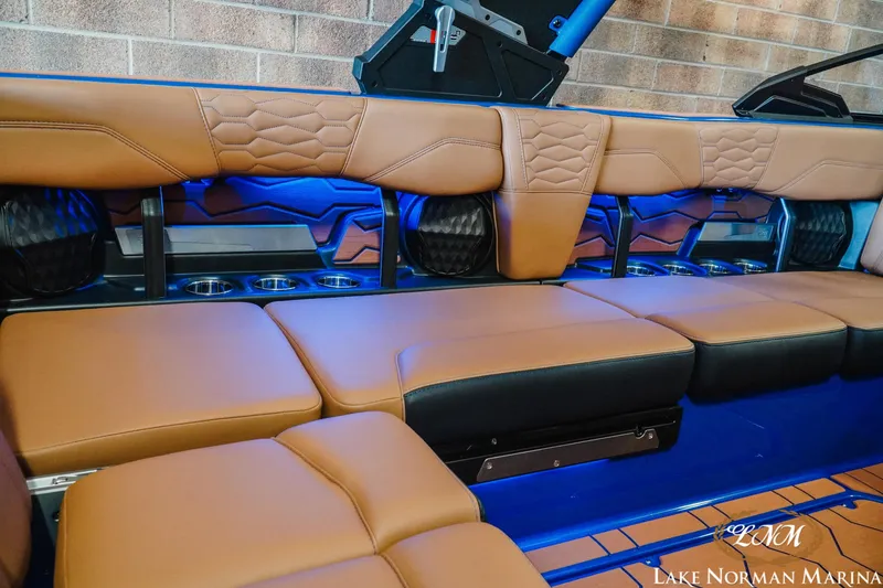 Slide: The Image of Malibu Wakesetter 24 MXZ 2025 - 22