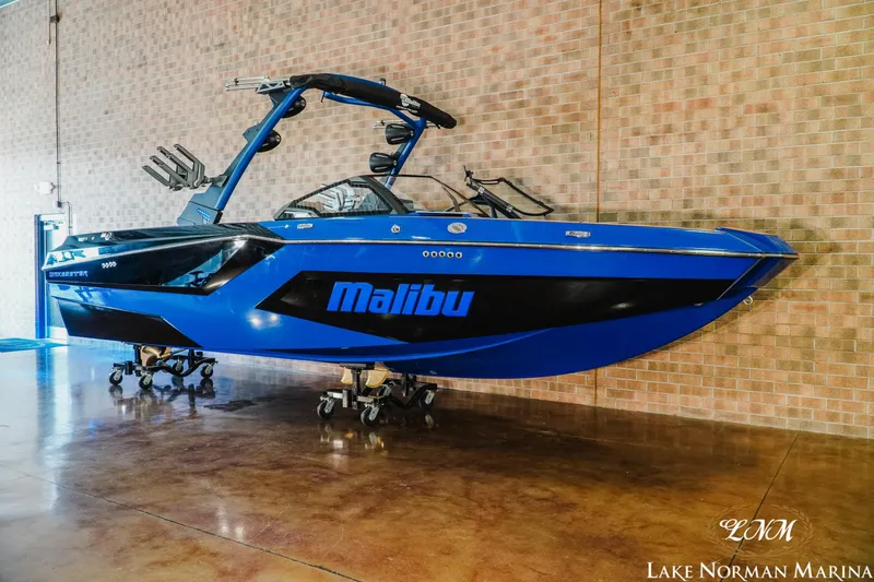 Slide: The Image of Malibu Wakesetter 24 MXZ 2025 - 3
