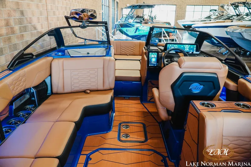 Slide: The Image of Malibu Wakesetter 24 MXZ 2025 - 9