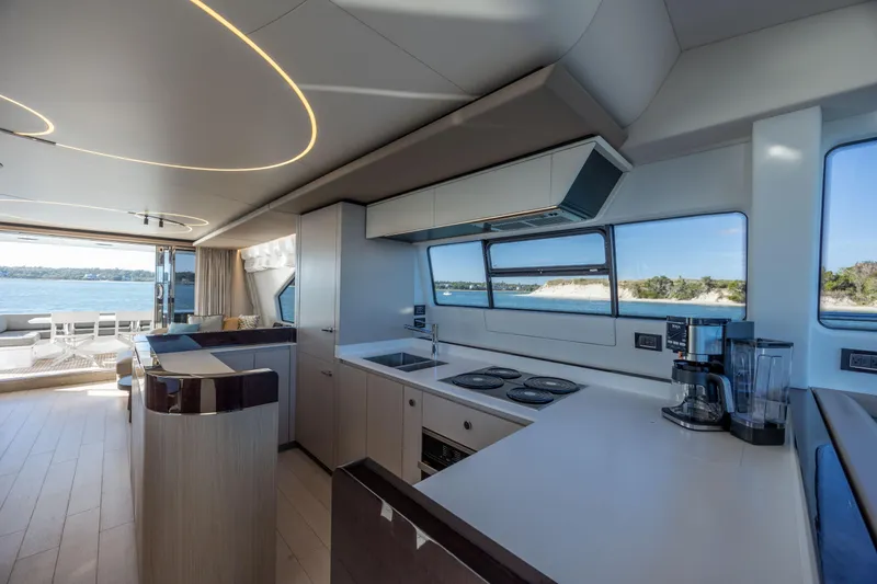 Slide: The Image of Azimut Fly 72 2021 - 59