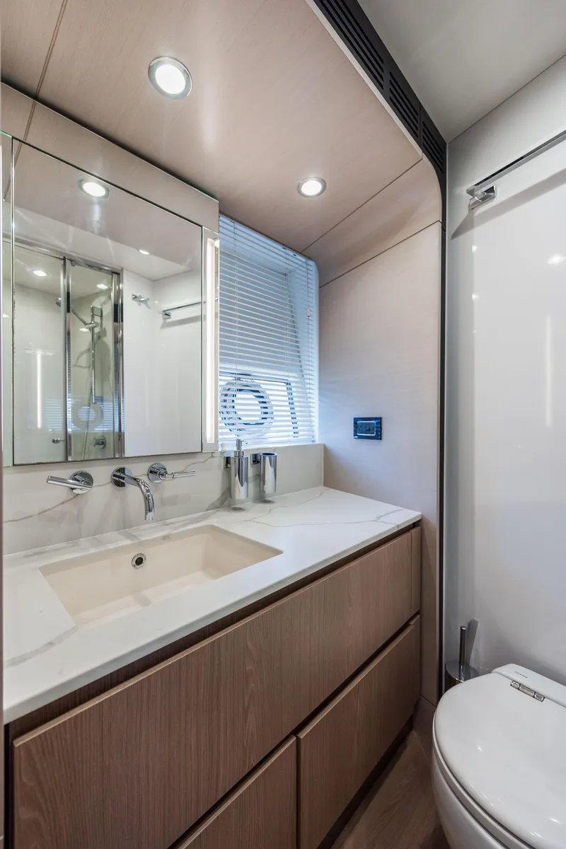 Slide: The Image of Azimut Fly 72 2021 - 66