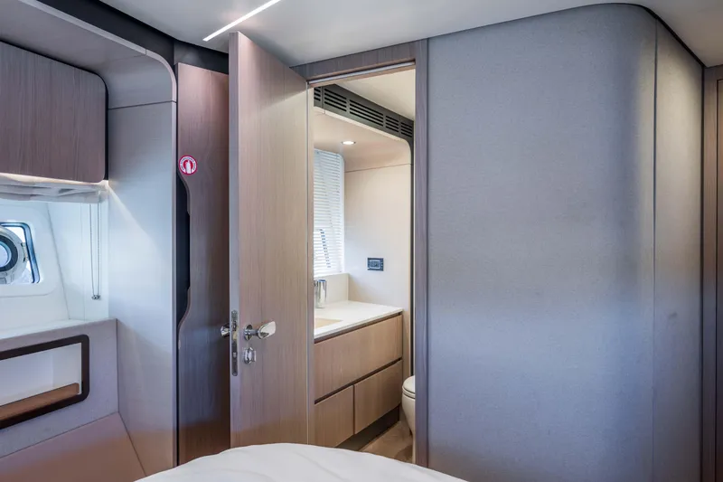 Slide: The Image of Azimut Fly 72 2021 - 70