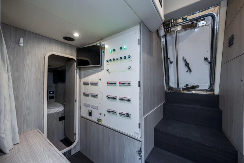 Slide: The Image of Azimut Fly 72 2021 - 84