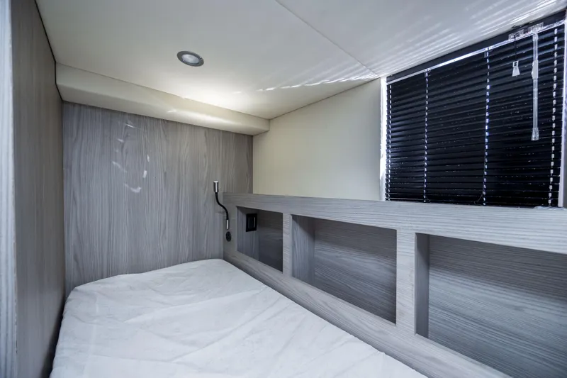 Slide: The Image of Azimut Fly 72 2021 - 91