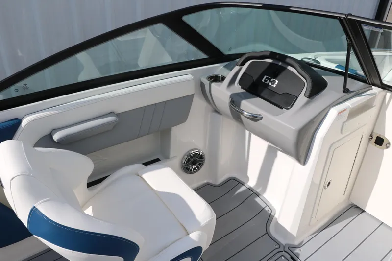 Slide: The Image of 2025 Chaparral 21 Surf boat interior with modern dashboard and seating. - 22