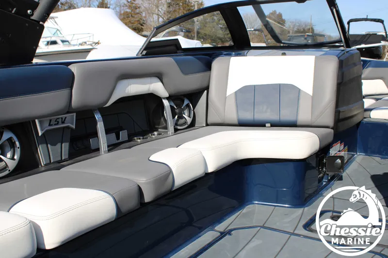 Slide: The Image of Malibu Wakesetter 25 LSV 2020 - 17