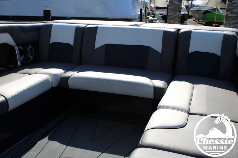 Slide: The Image of Malibu Wakesetter 25 LSV 2020 - 18