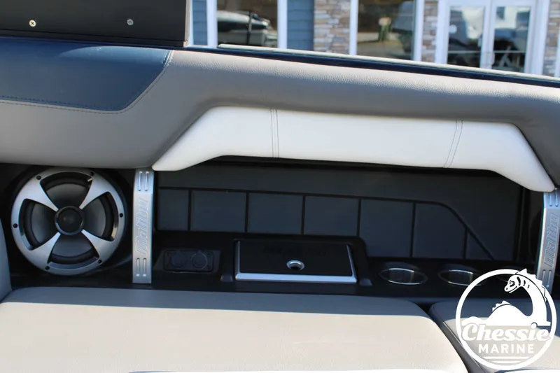 Slide: The Image of Malibu Wakesetter 25 LSV 2020 - 30