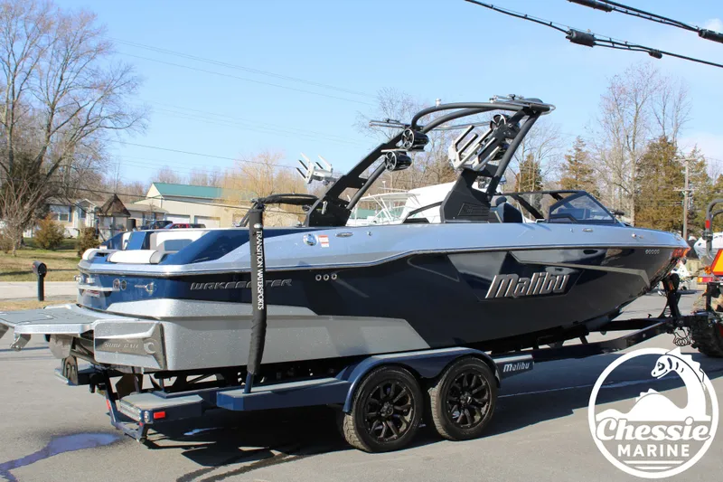 Slide: The Image of Malibu Wakesetter 25 LSV 2020 - 8