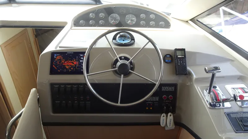 Slide: The Image of Bayliner 3988MY 1997 - 22