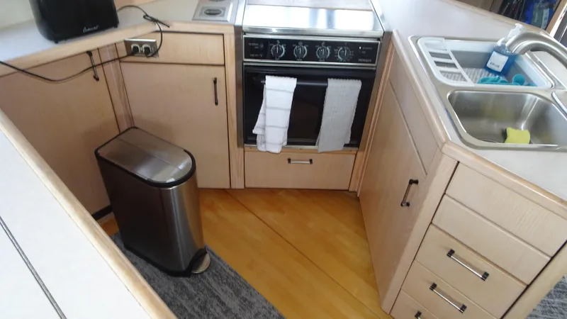 Slide: The Image of Bayliner 3988MY 1997 - 30