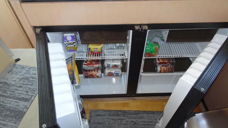 Slide: The Image of Bayliner 3988MY 1997 - 32