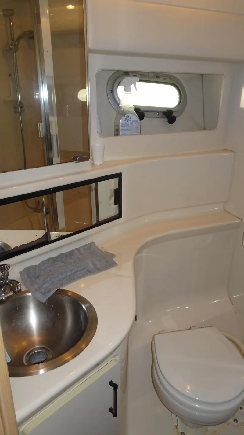 Slide: The Image of Bayliner 3988MY 1997 - 45