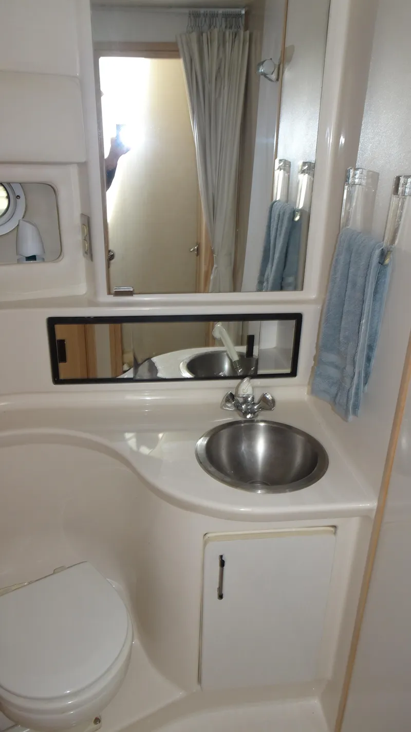 Slide: The Image of Bayliner 3988MY 1997 - 50