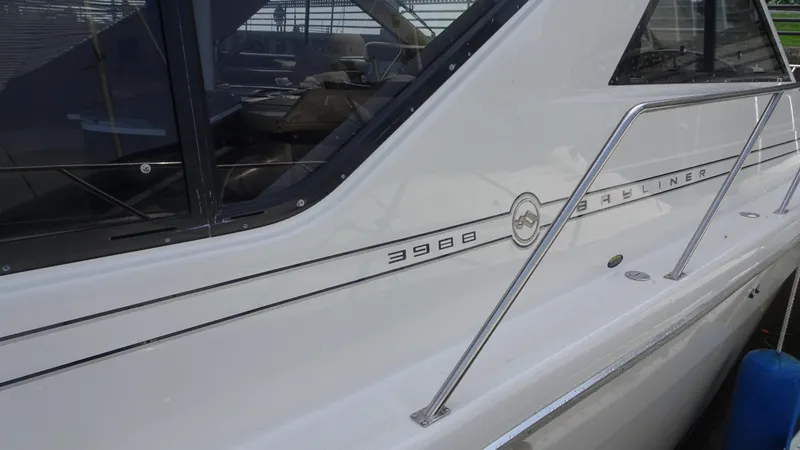 Slide: The Image of Bayliner 3988MY 1997 - 6