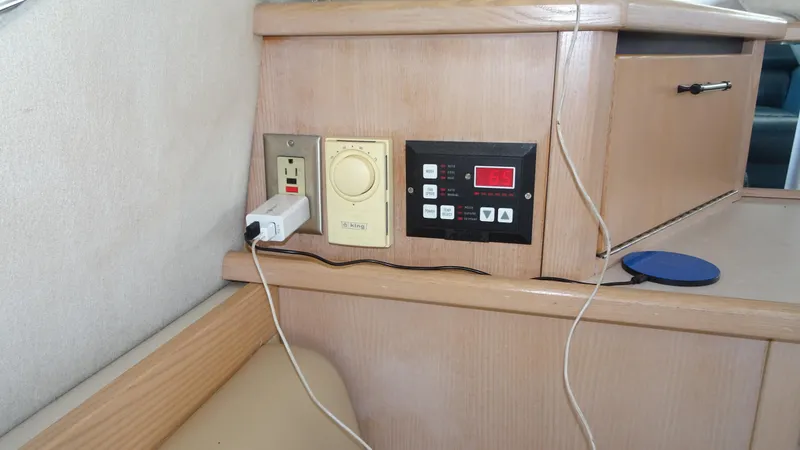 Slide: The Image of Bayliner 3988MY 1997 - 66