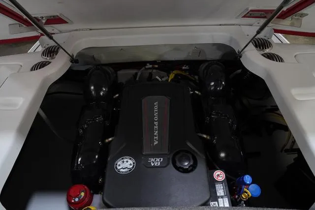 Slide: The Image of Four Winns H4 2025 - 20