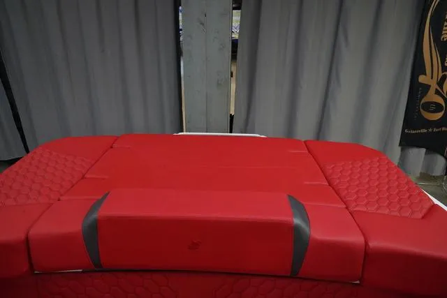 Slide: The Image of Four Winns H4 2025 - 21