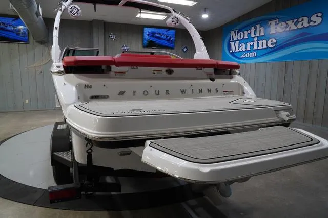 Slide: The Image of Four Winns H4 2025 - 8