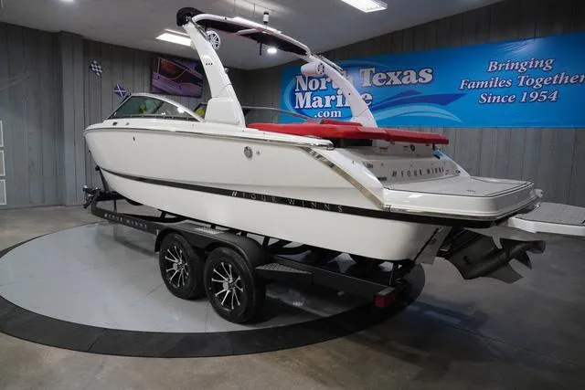 Slide: The Image of Four Winns H4 2025 - 9