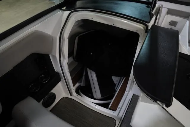 Slide: The Image of Four Winns H6 OB 2023 - 12