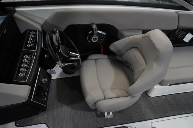 Slide: The Image of Four Winns H6 OB 2023 - 13