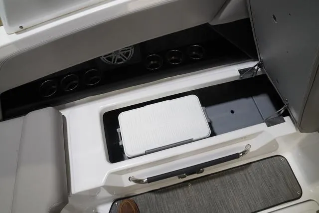 Slide: The Image of Four Winns H6 OB 2023 - 17