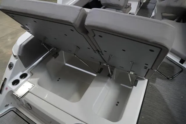 Slide: The Image of Four Winns H6 OB 2023 - 19