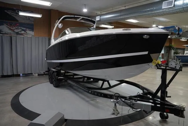 Slide: The Image of Four Winns H6 OB 2023 - 5