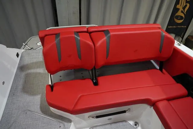 Slide: The Image of Four Winns H6 2025 - 20