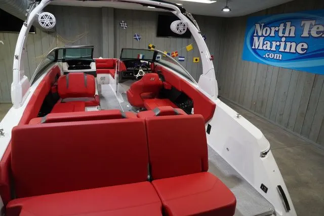 Slide: The Image of Four Winns H6 2025 - 25