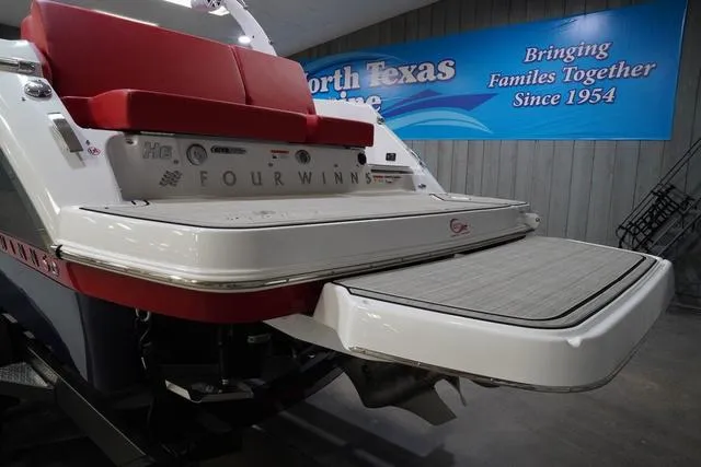 Slide: The Image of Four Winns H6 2025 - 9