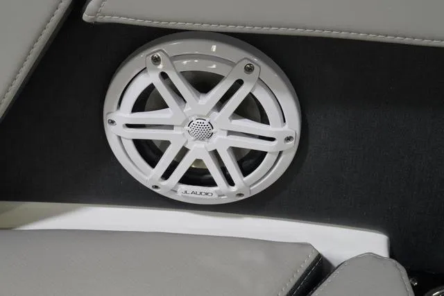 Slide: The Image of Monterey 238SS Super Sport 2025 - 12