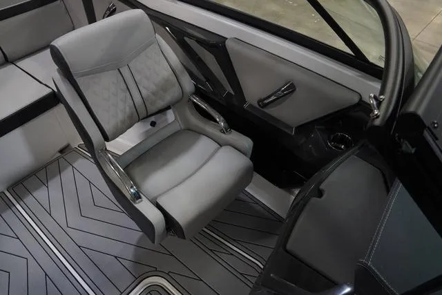 Slide: The Image of Monterey 238SS Super Sport 2025 - 14