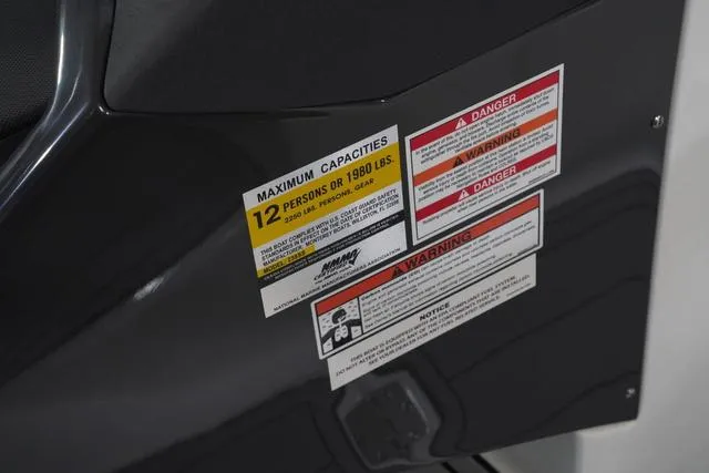 Slide: The Image of Monterey 238SS Super Sport 2025 - 16