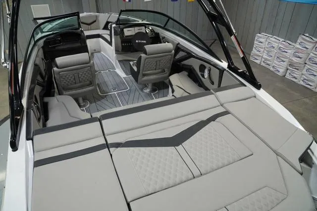 Slide: The Image of Monterey 238SS Super Sport 2025 - 23