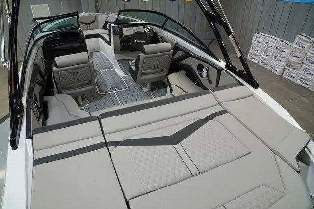 Slide: The Image of Monterey 238SS Super Sport 2025 - 24