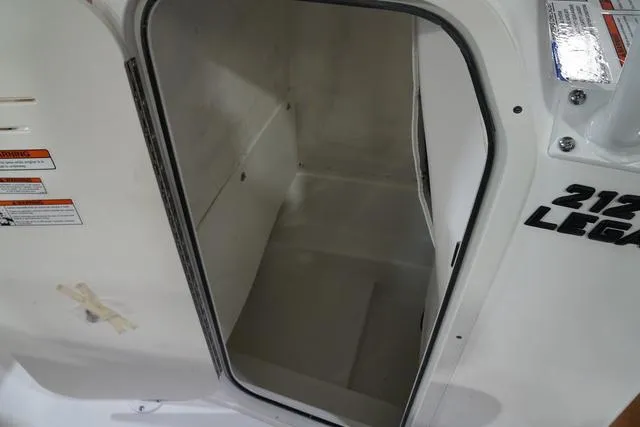 Slide: The Image of NauticStar 212 Legacy 2025 - 15