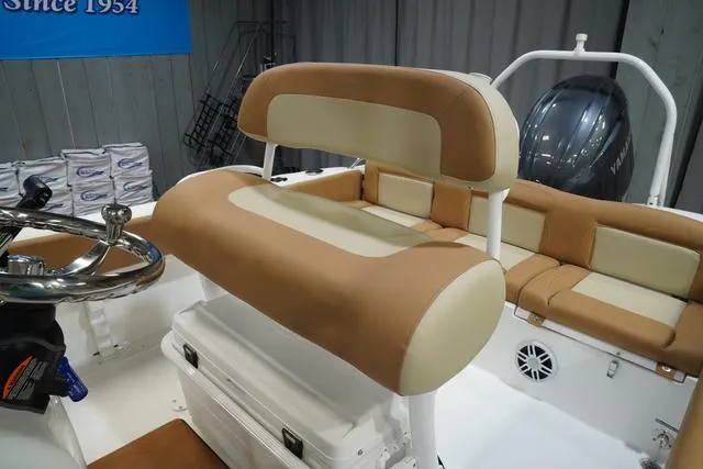 Slide: The Image of NauticStar 212 Legacy 2025 - 16