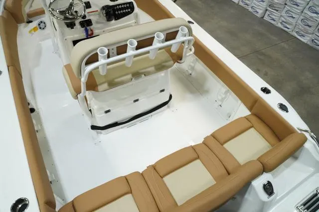 Slide: The Image of NauticStar 212 Legacy 2025 - 18