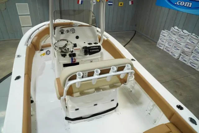 Slide: The Image of NauticStar 212 Legacy 2025 - 19