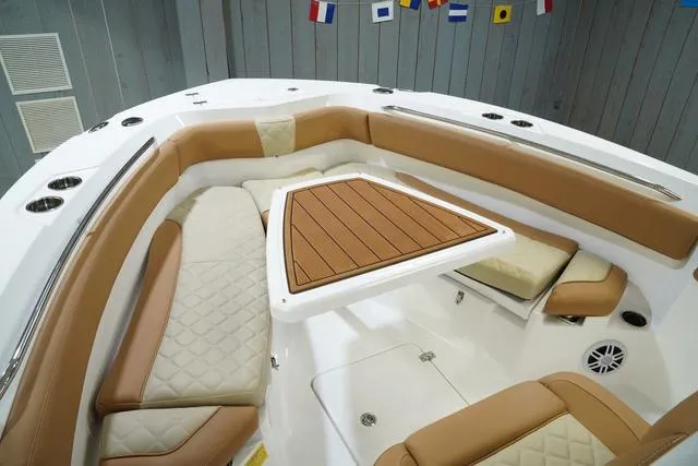 Slide: The Image of NauticStar 242L Offshore 2025 - 10