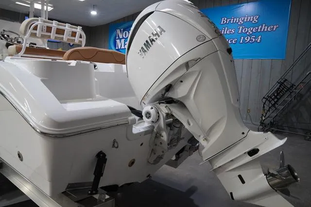 Slide: The Image of NauticStar 242L Offshore 2025 - 9