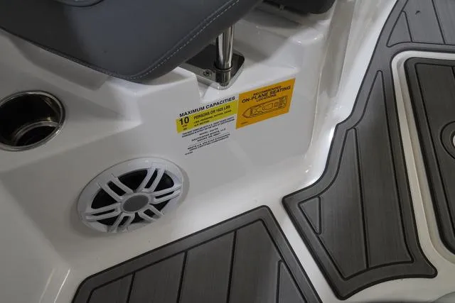 Slide: The Image of NauticStar 242L Offshore 2025 - 12